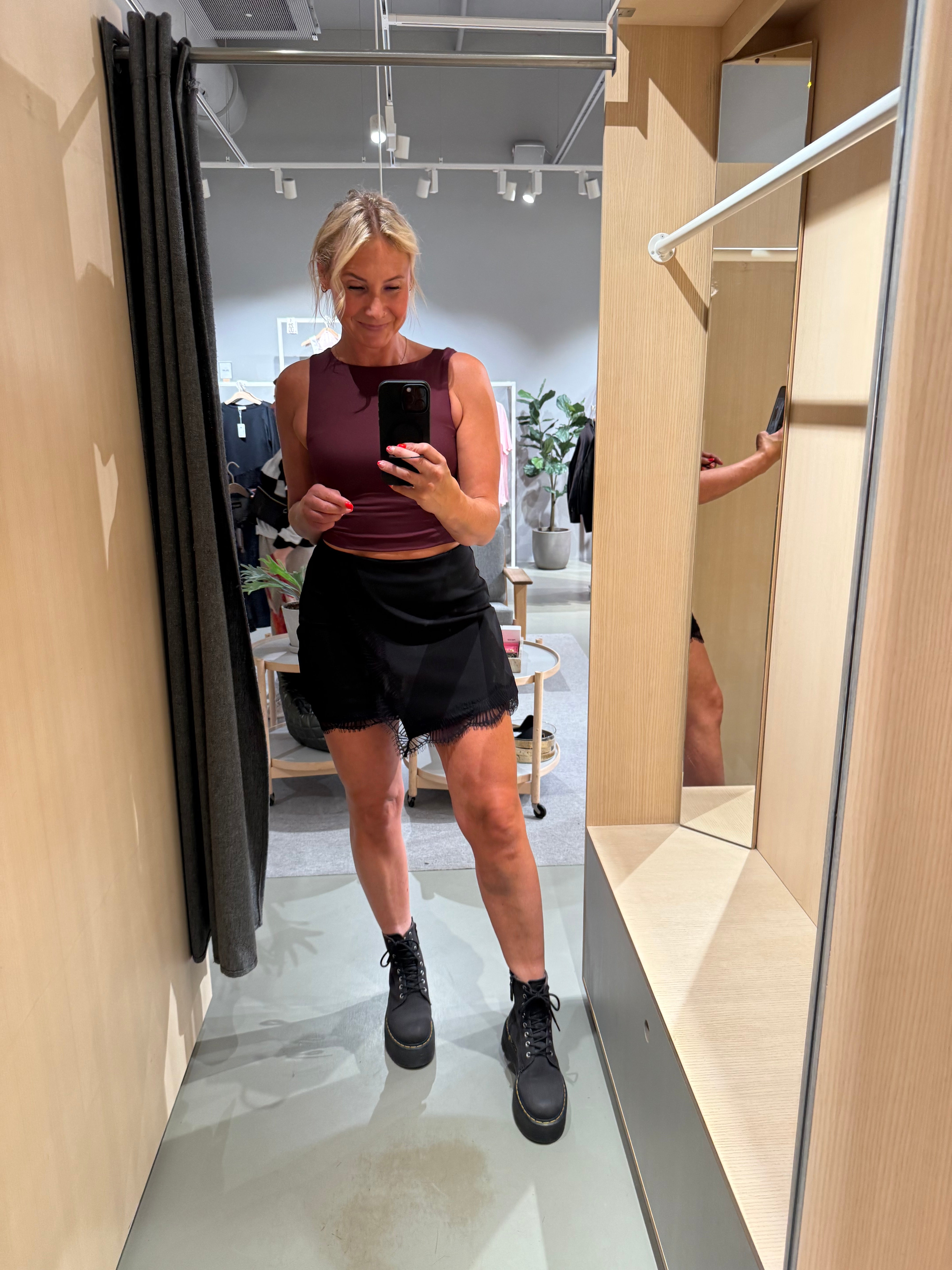 VICLARA Short Skirt - Black Beauty